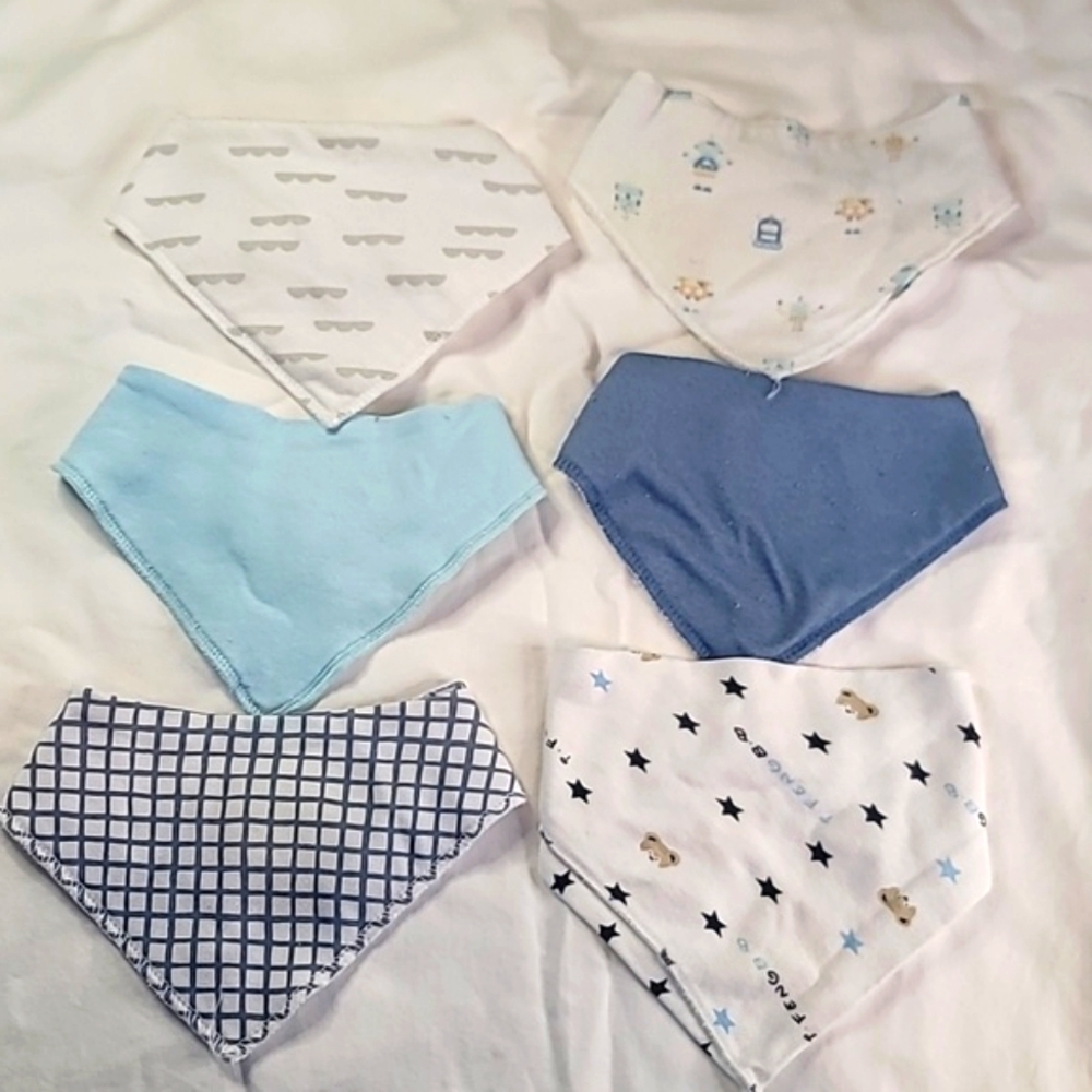 Bundle of 6 infant bibs